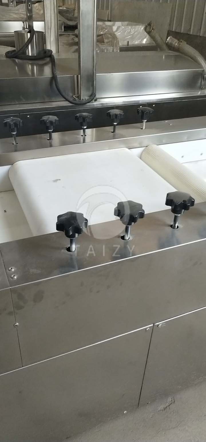 six handles of peanut cutting and forming machine