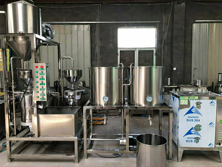 Tofu making machine running in Japan