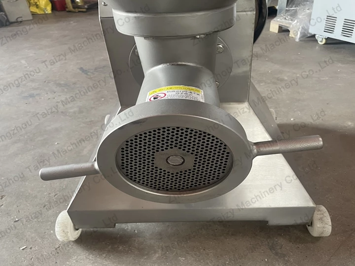 press molds of mashed potato ricer